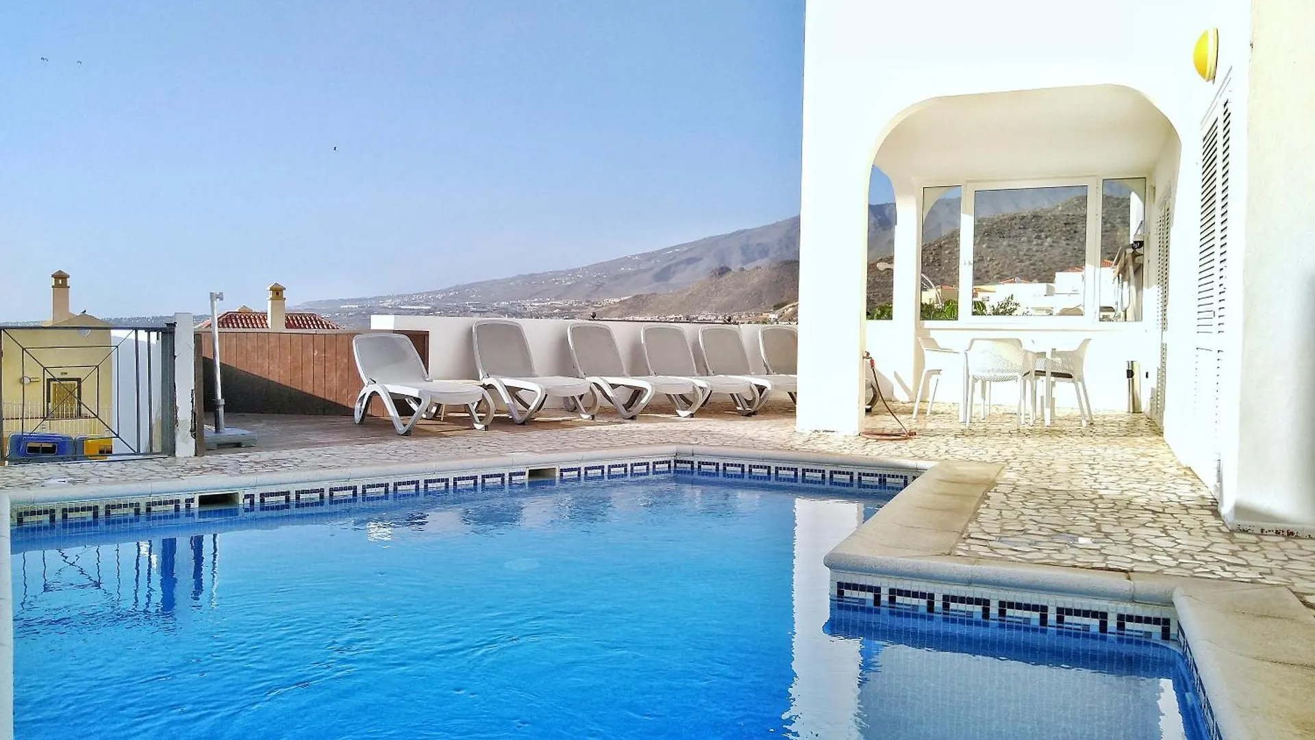 Beautiful Villa - 4 Bedrooms, Heated Pool, 2 Priv Car Park Places, Fibre Net, Tv Channels Costa Adeje