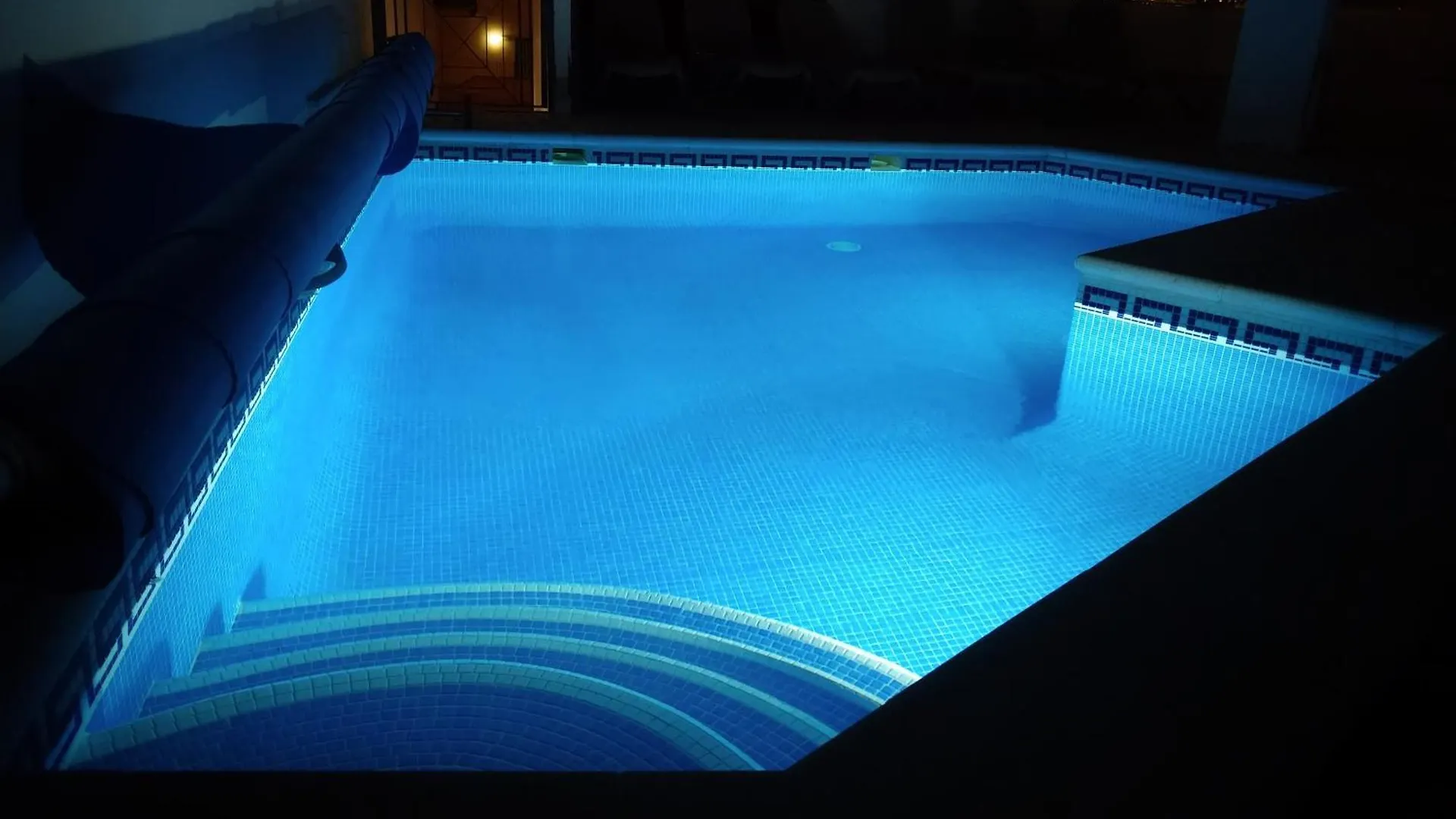 Beautiful Villa - 4 Bedrooms, Heated Pool, 2 Priv Car Park Places, Fibre Net, Tv Channels Costa Adeje  Spain