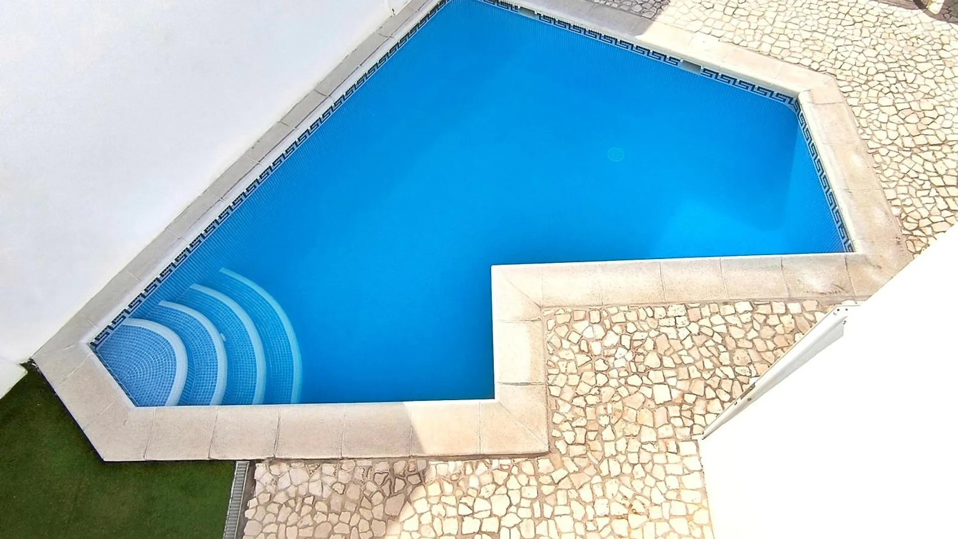 Beautiful Villa - 4 Bedrooms, Heated Pool, 2 Priv Car Park Places, Fibre Net, Tv Channels Costa Adeje  Spain