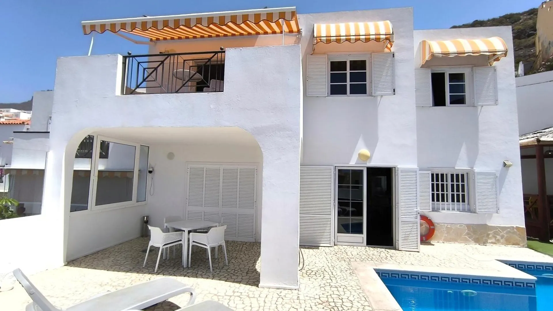 Beautiful Villa - 4 Bedrooms, Heated Pool, 2 Priv Car Park Places, Fibre Net, Tv Channels Costa Adeje  Spain
