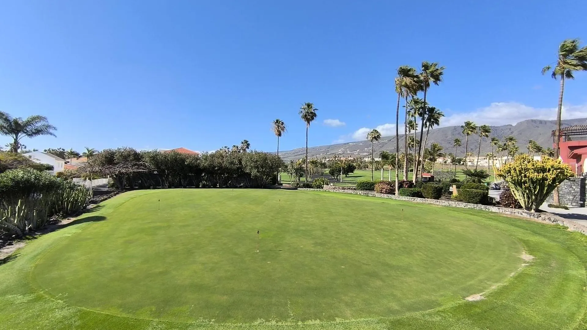 Beautiful Villa - 4 Bedrooms, Heated Pool, 2 Priv Car Park Places, Fibre Net, Tv Channels Costa Adeje  Costa Adeje (Tenerife)